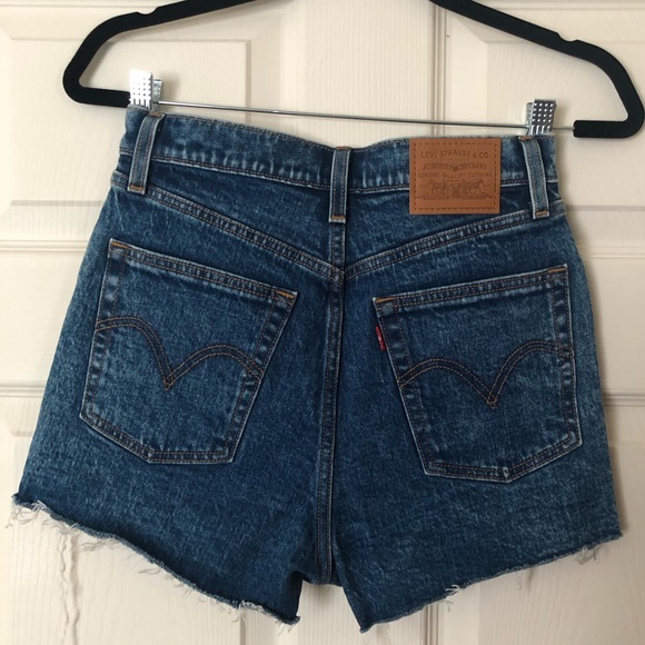 Lulus🖤Levi’s Ribcage Shorts - Picture 9 of 16
